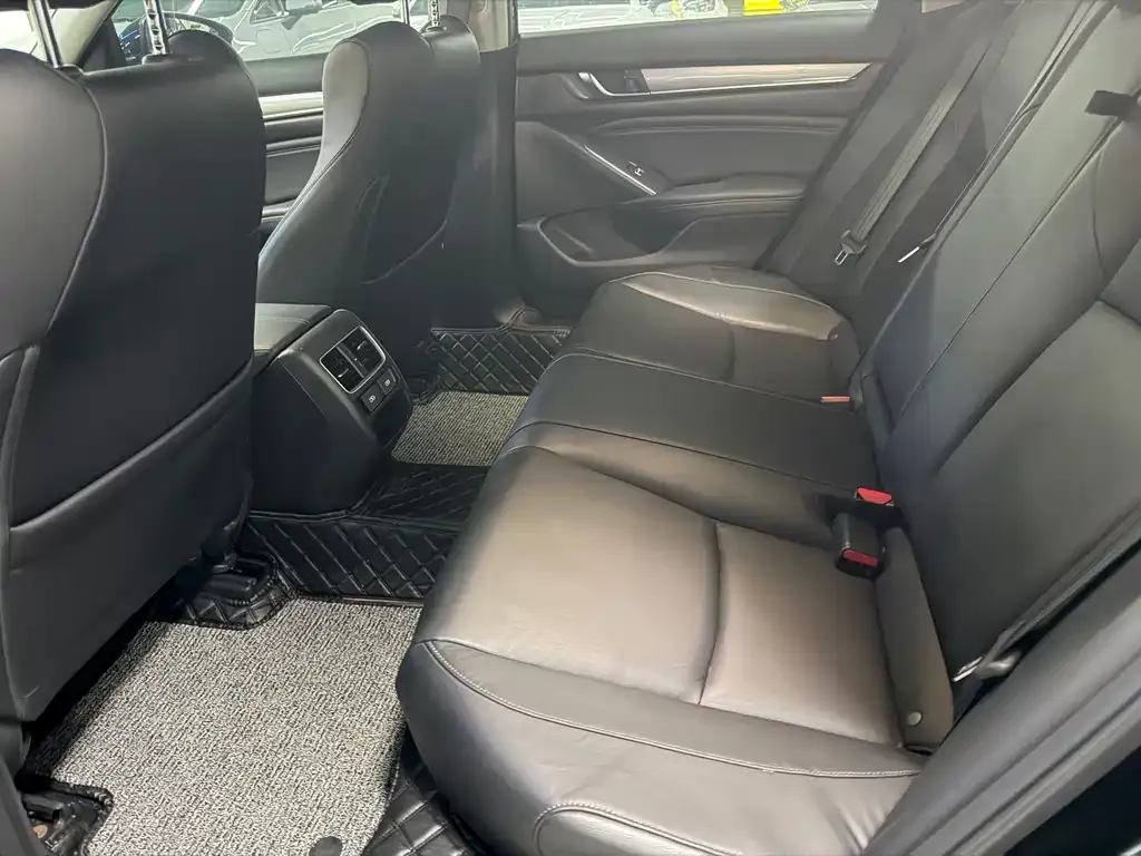 Honda Accord — фото 8