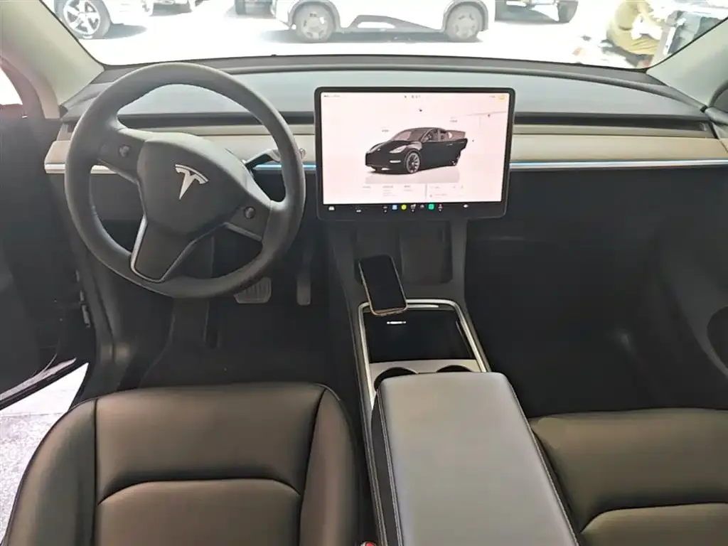 Tesla Model Y — фото 2