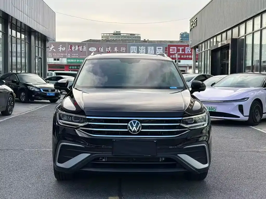Volkswagen Tiguan L — фото 4