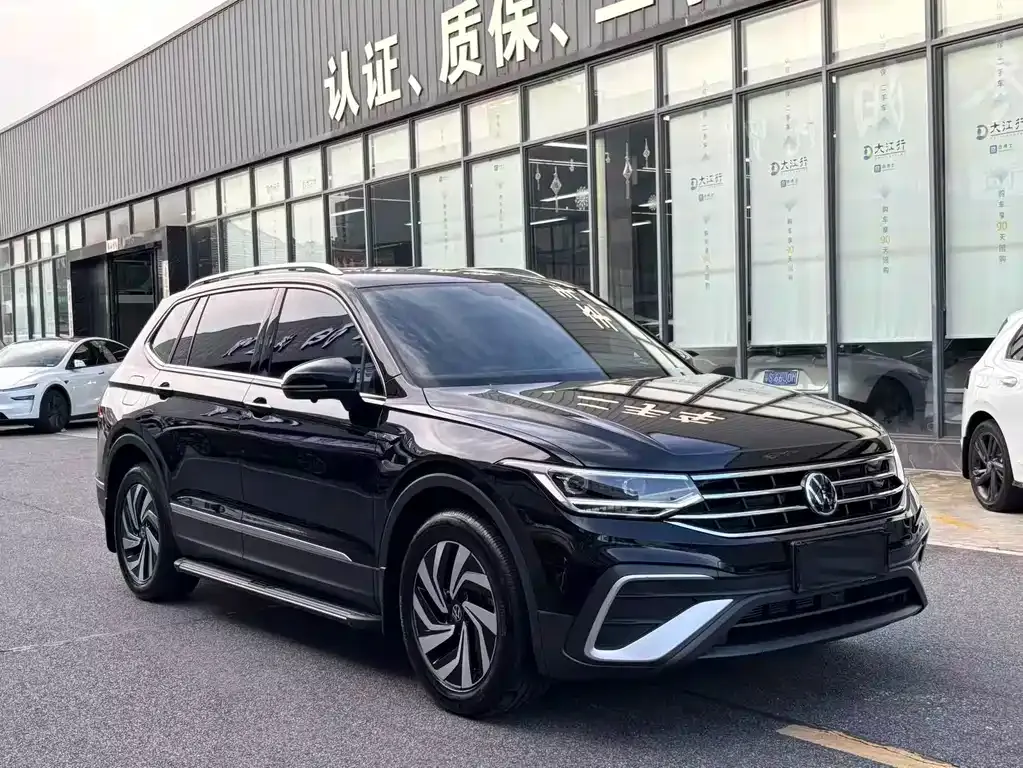 Volkswagen Tiguan L — фото 7