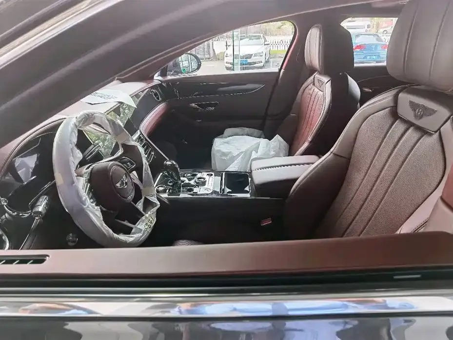 Bentley Flying Spur — фото 5