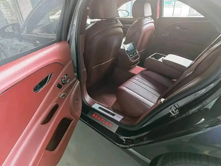 Bentley Flying Spur — фото 6