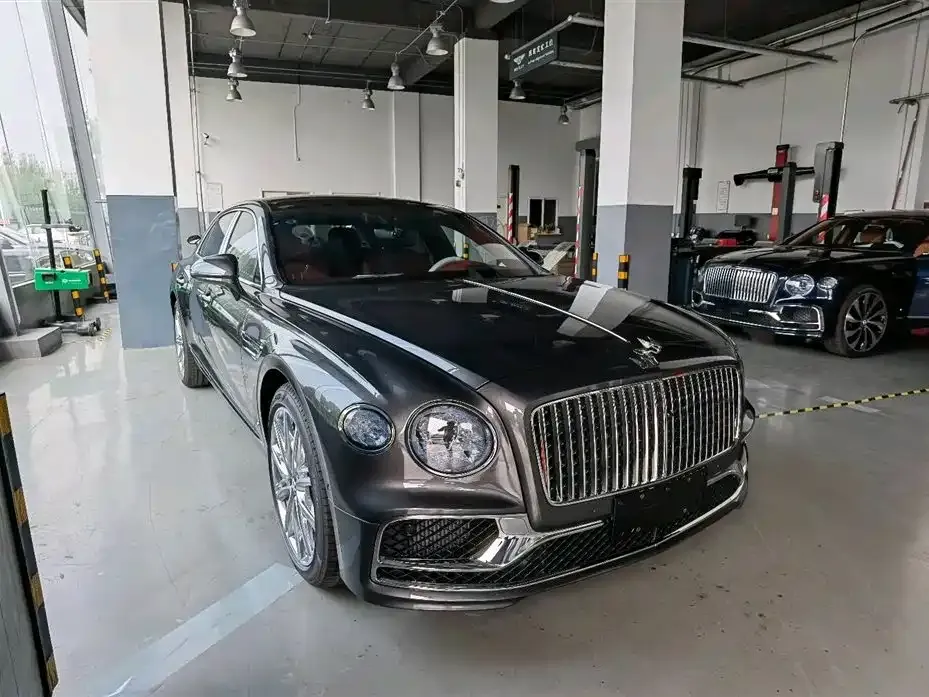 Bentley Flying Spur — фото 4