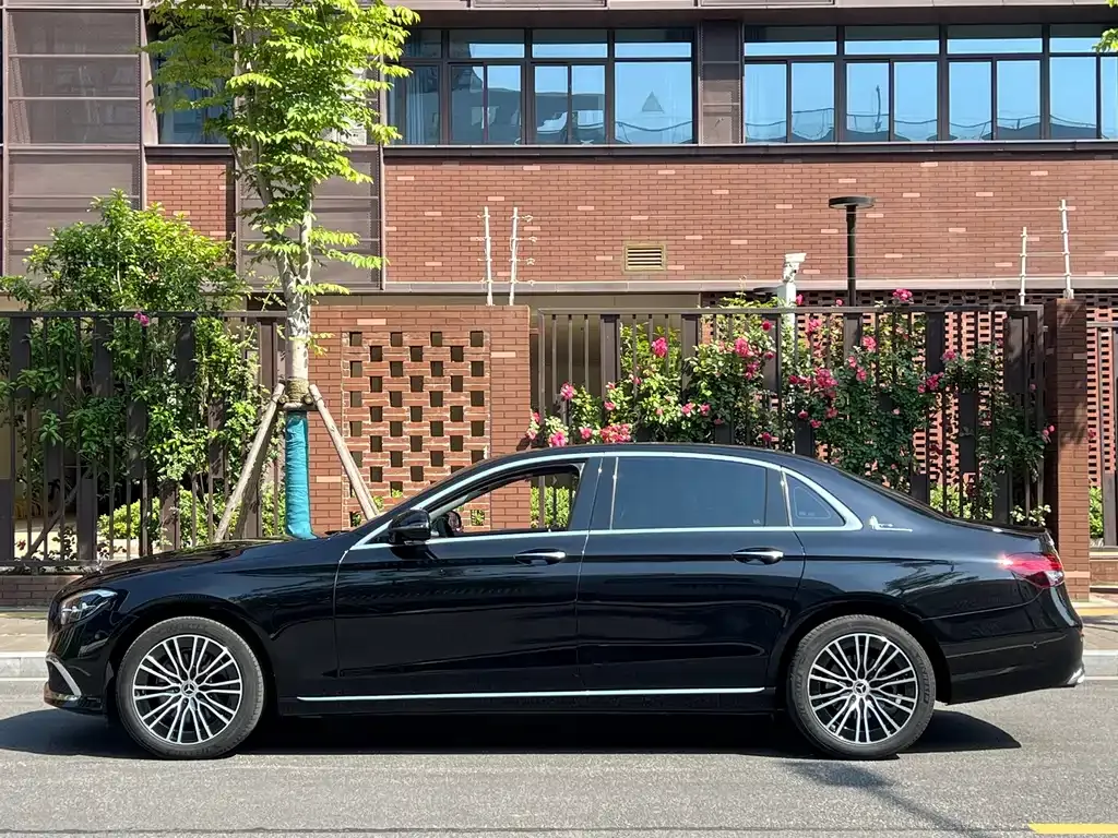 Mercedes-Benz E-Class — фото 10