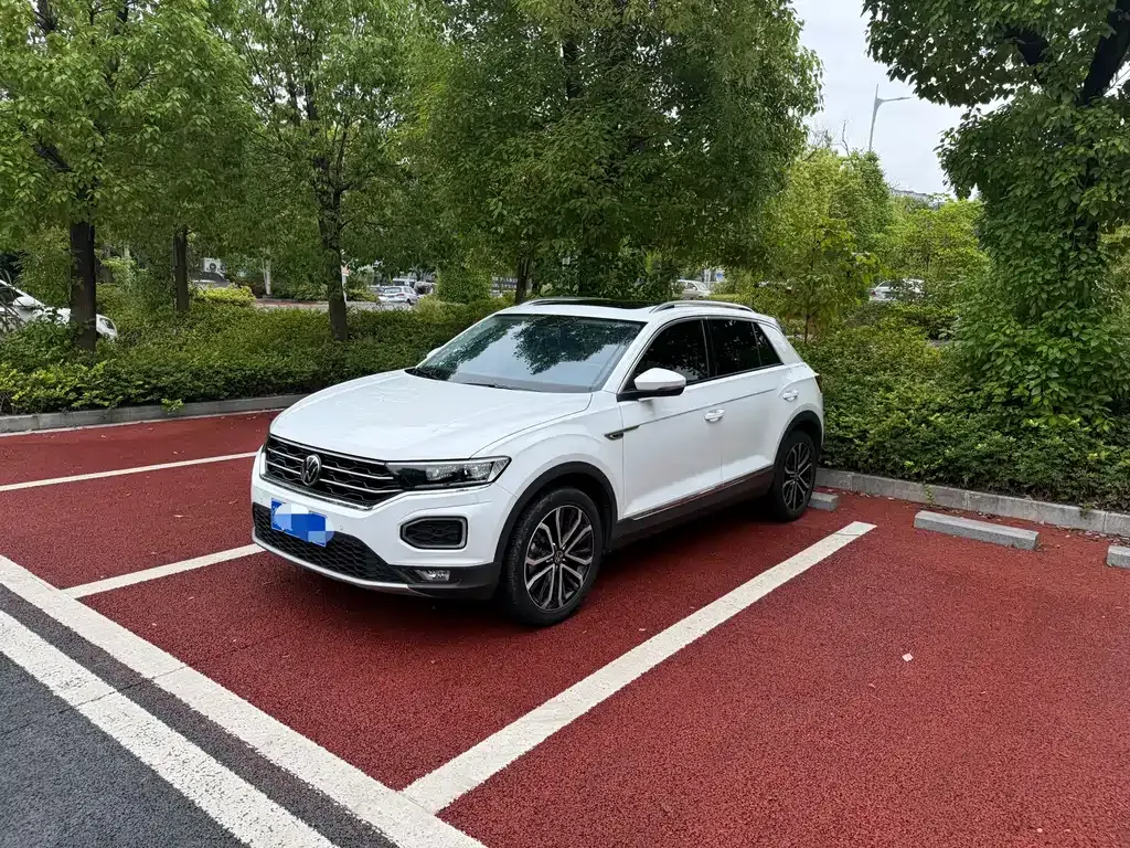 Volkswagen T-Roc — фото 1