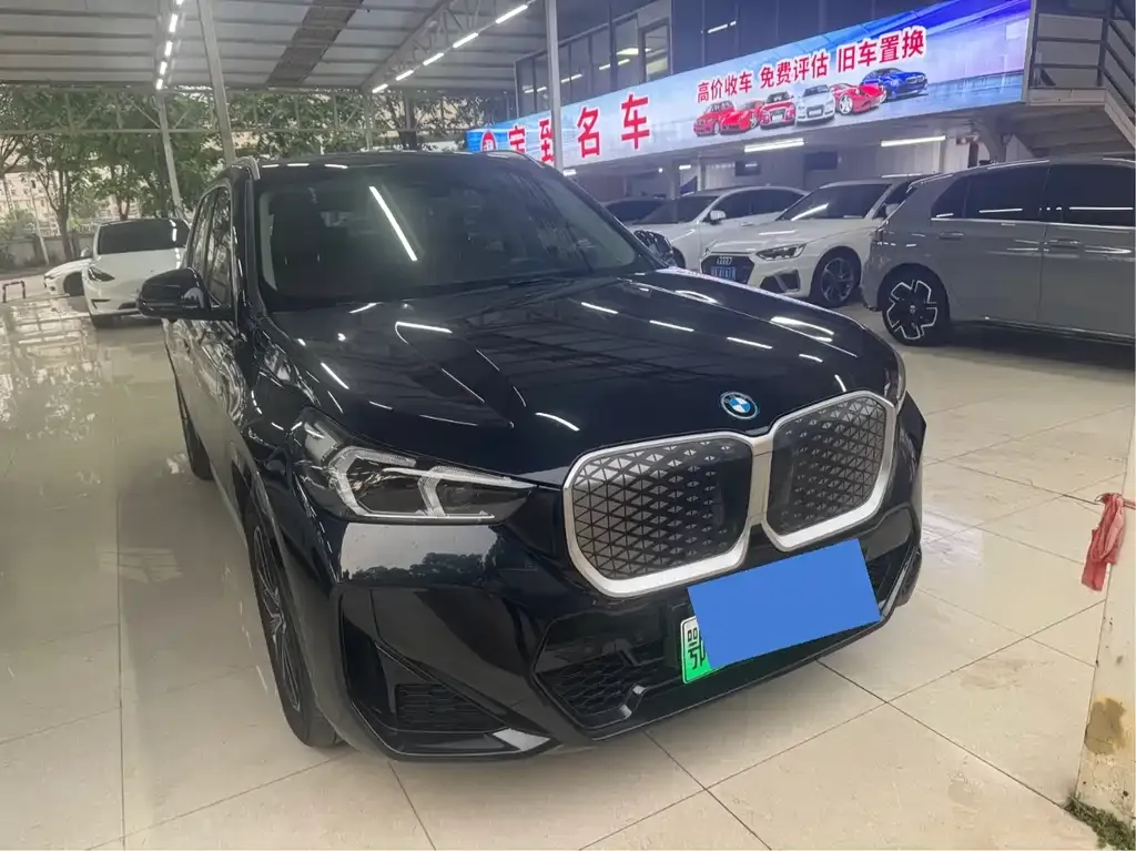 BMW iX1