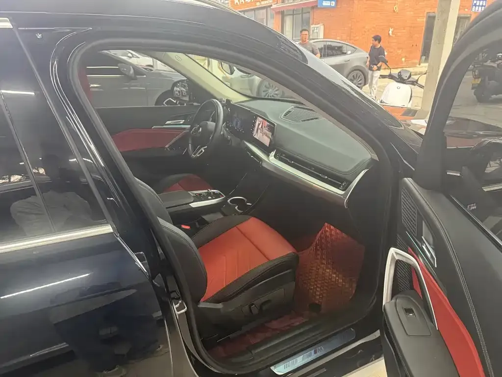 BMW iX1 2024 из CN, фото 9