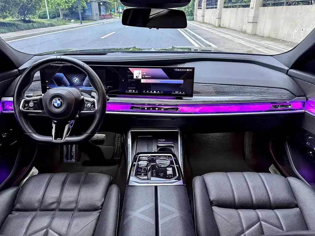 BMW 7 Series — фото 10
