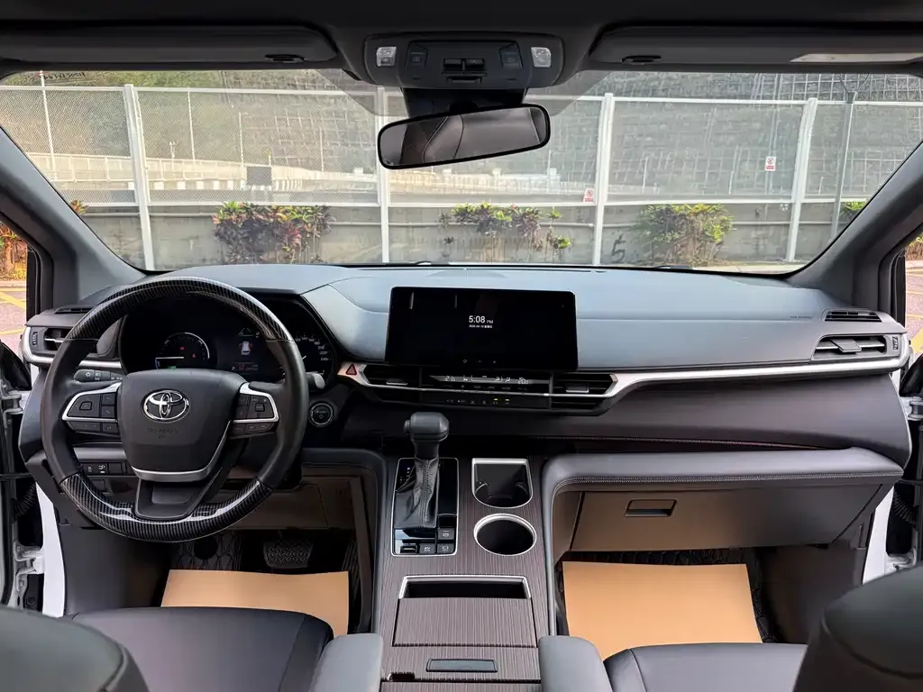 Toyota Granvia — фото 5