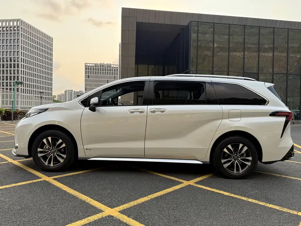 Toyota Granvia — фото 8