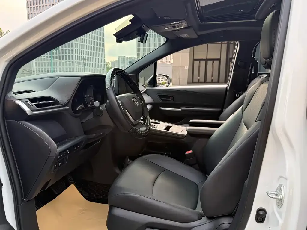 Toyota Granvia — фото 4