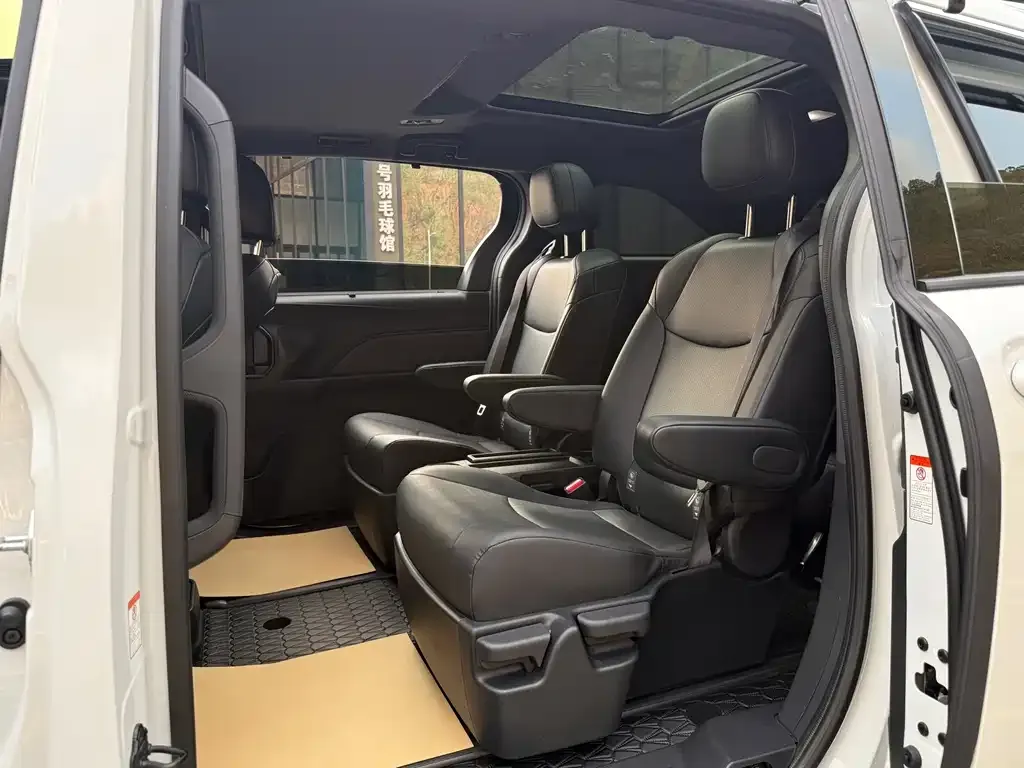 Toyota Granvia — фото 9