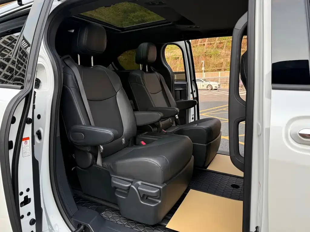 Toyota Granvia — фото 10