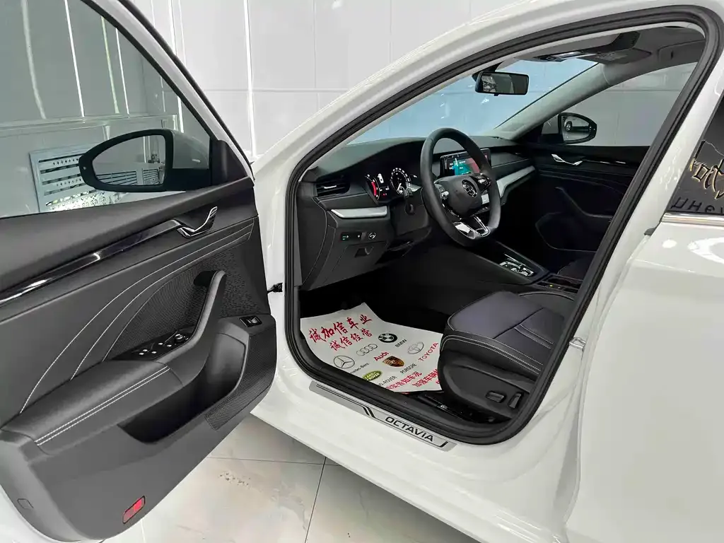 Skoda Octavia — фото 2