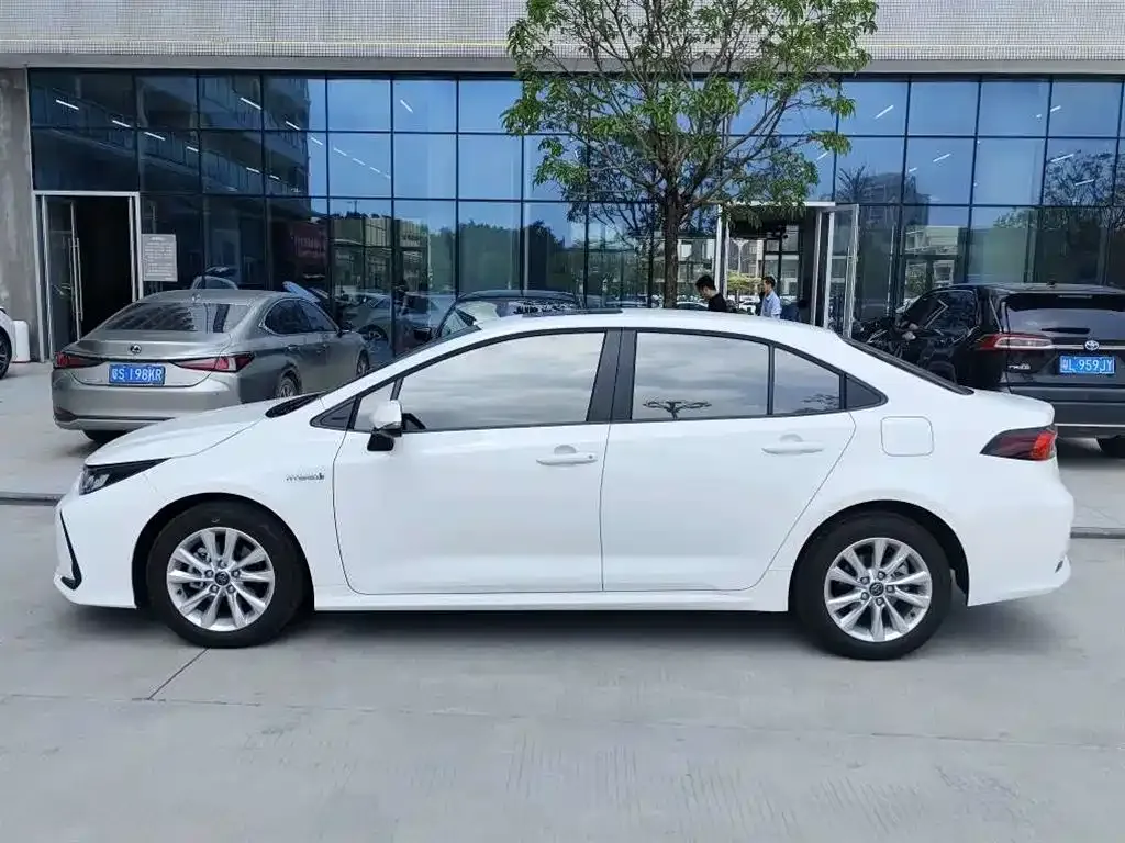 Toyota Corolla — фото 6
