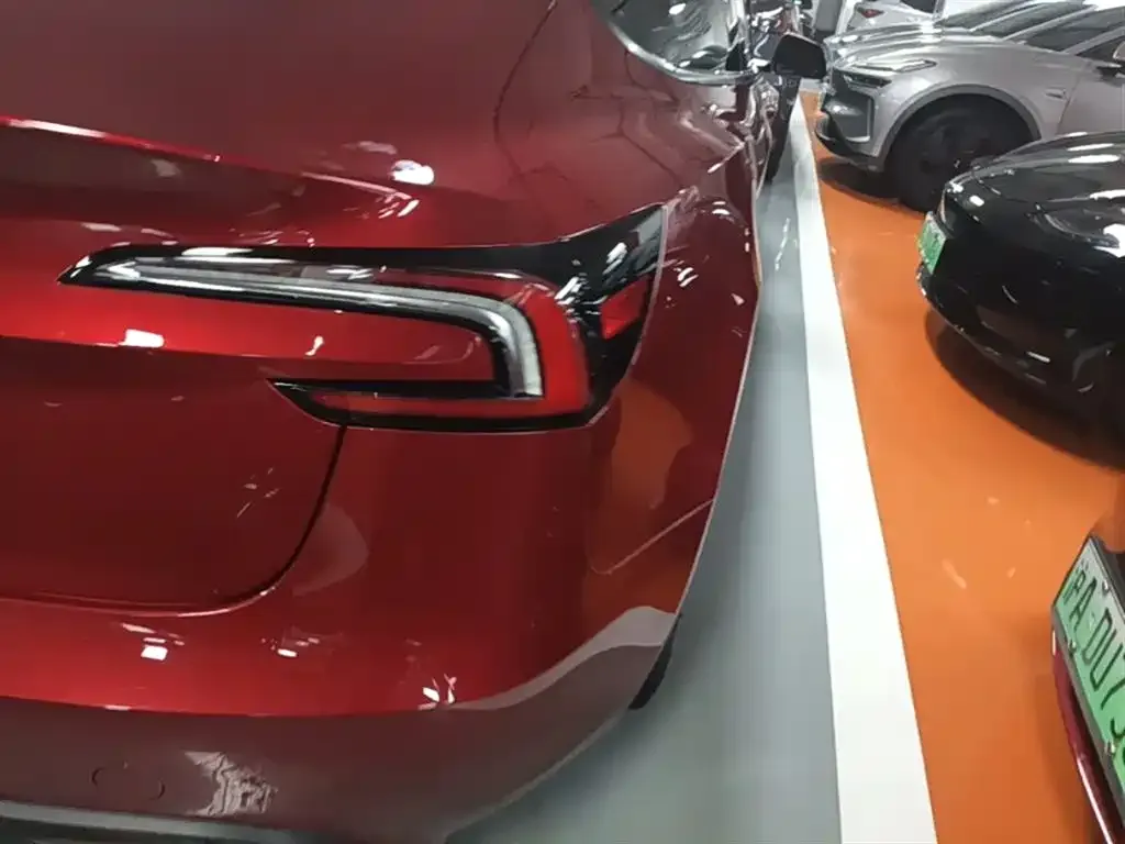 Tesla Model 3 — фото 4
