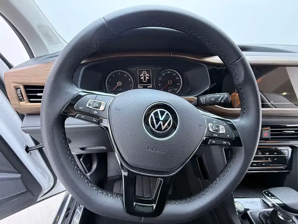 Volkswagen Tharu — фото 10