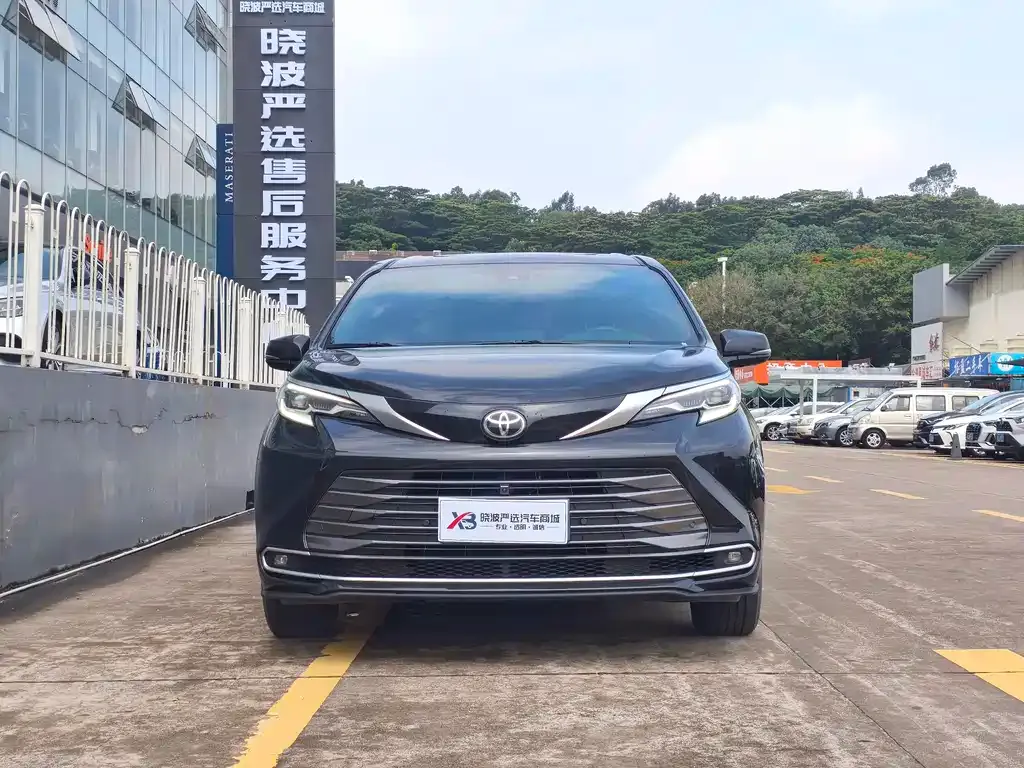 Toyota Sienna — фото 3