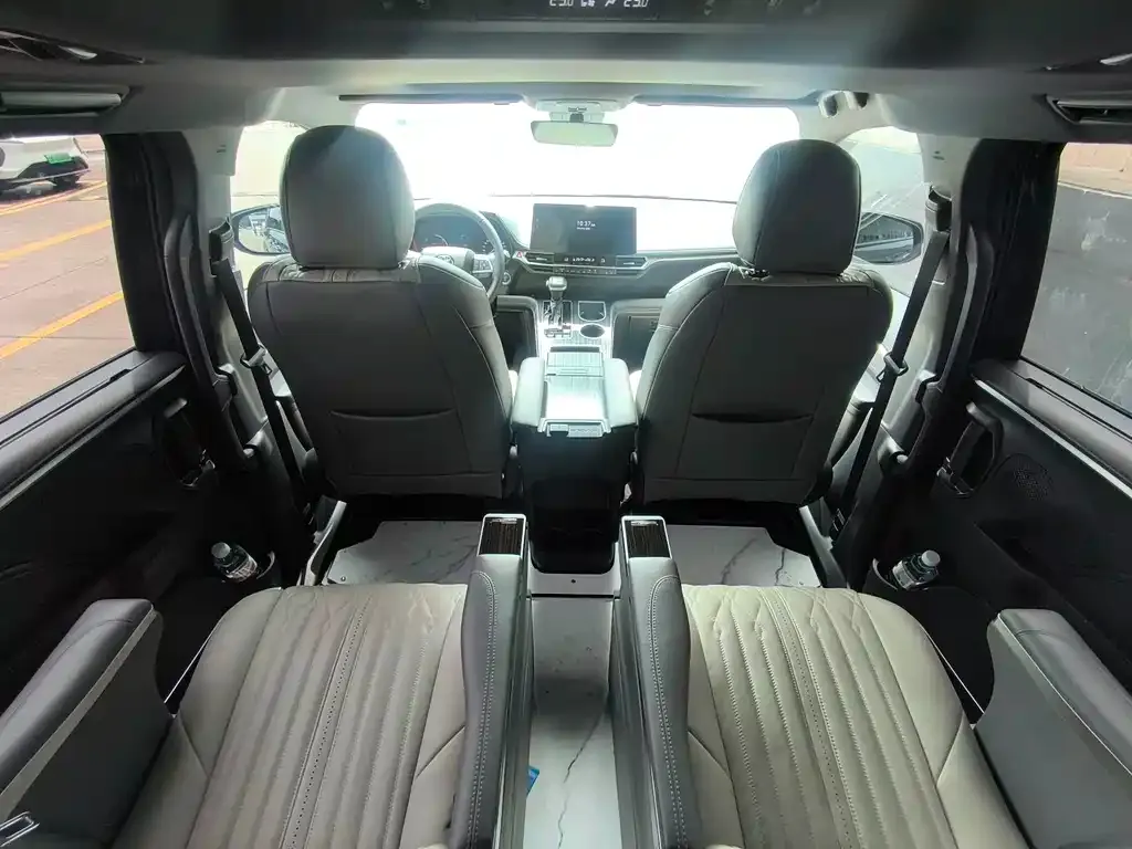 Toyota Sienna — фото 6