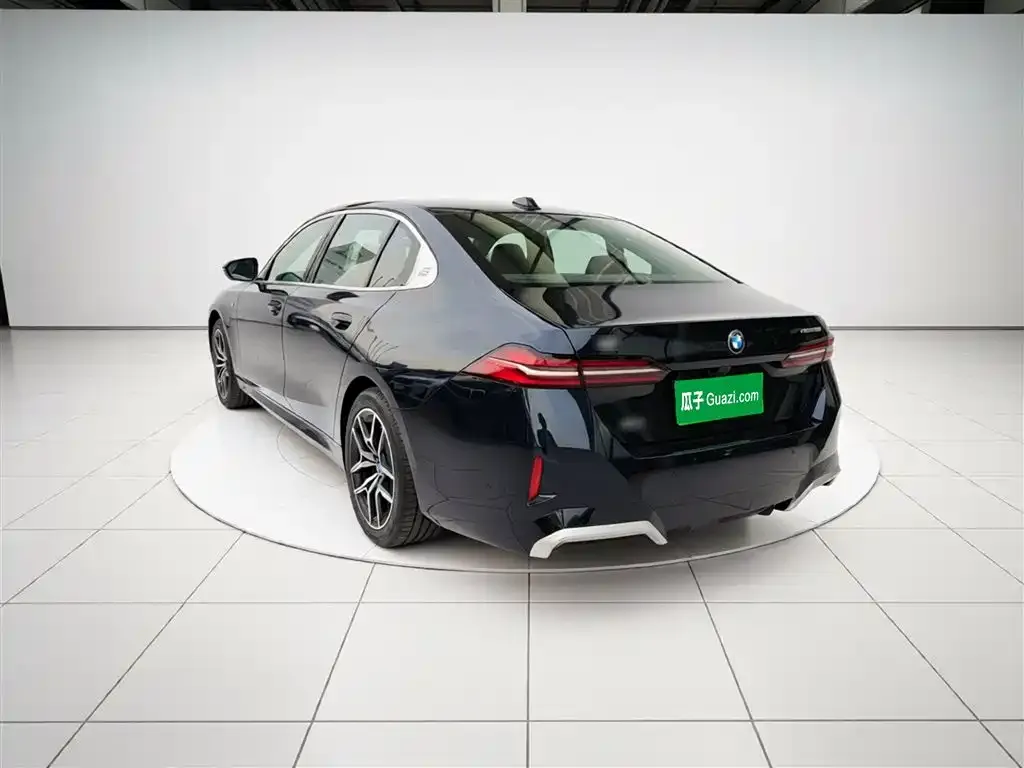 BMW i5 — фото 5