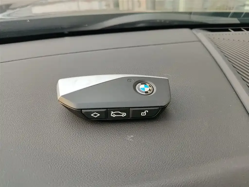 BMW i5 — фото 3