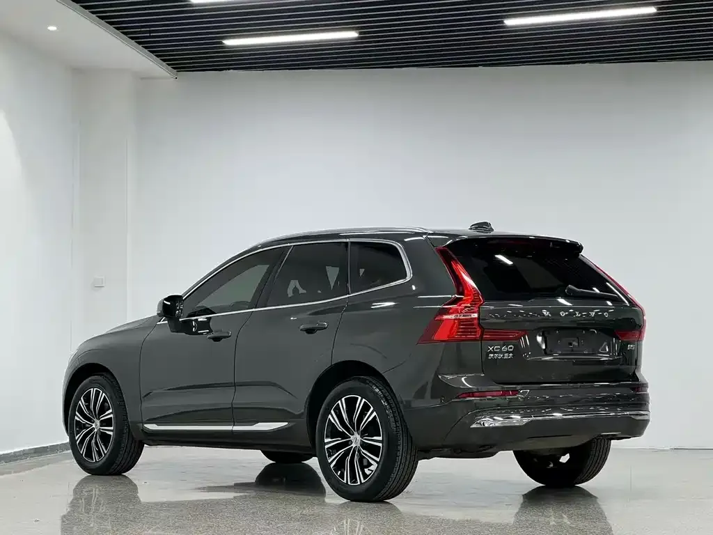 Volvo XC60 — фото 6