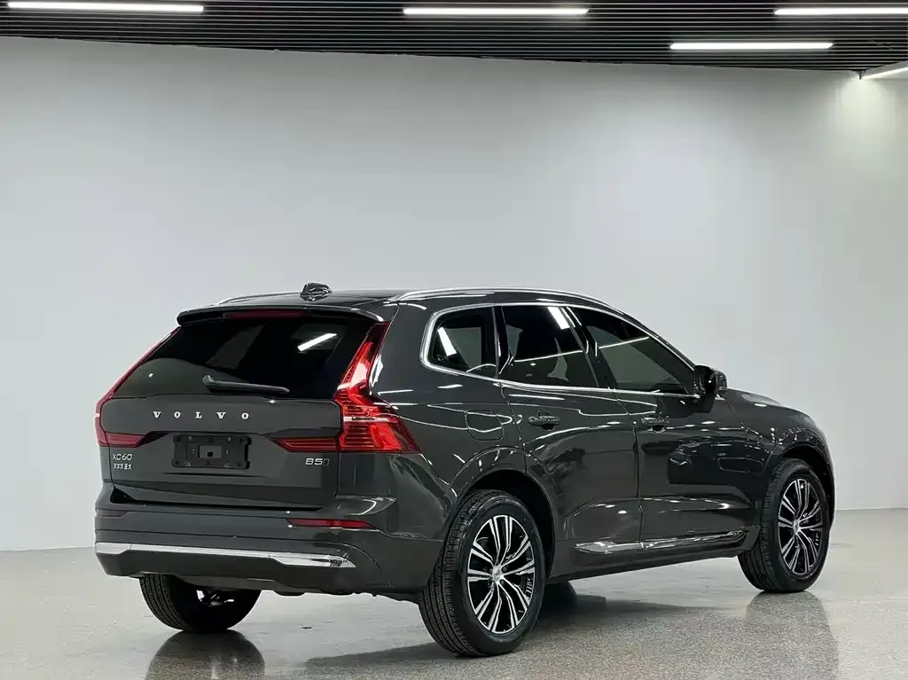 Volvo XC60 — фото 7