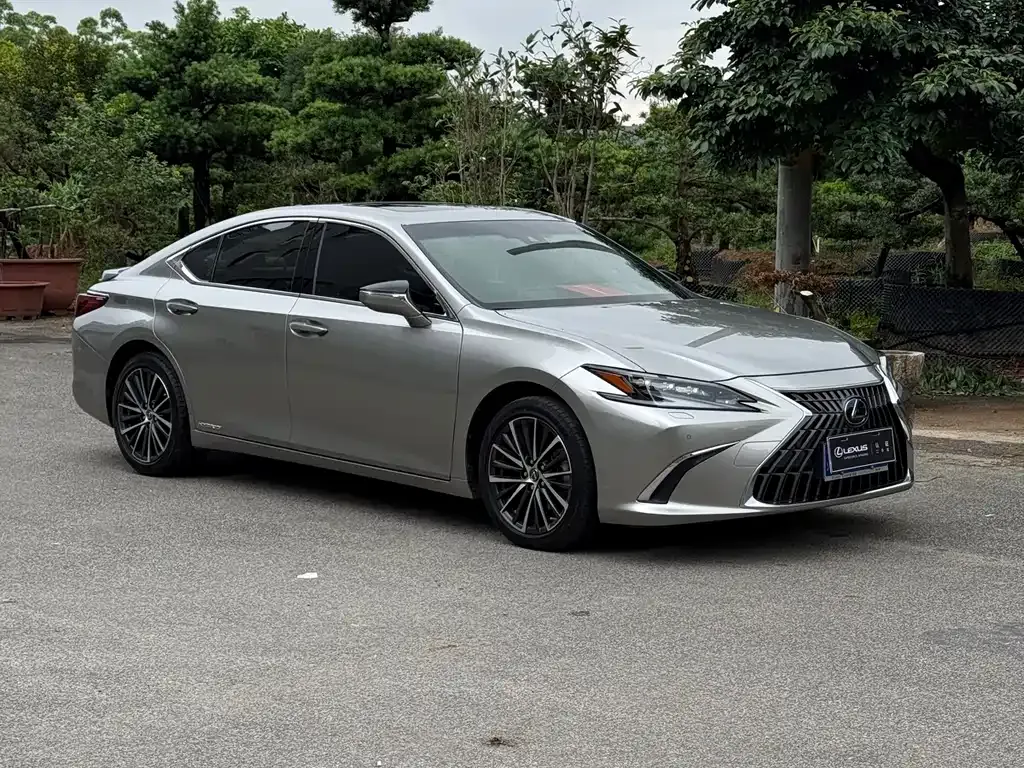 Lexus ES — фото 1
