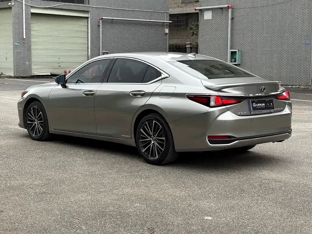 Lexus ES — фото 8
