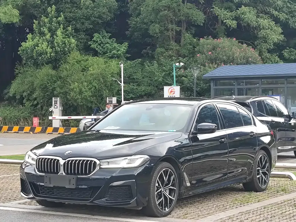 BMW 5 Series — фото 1