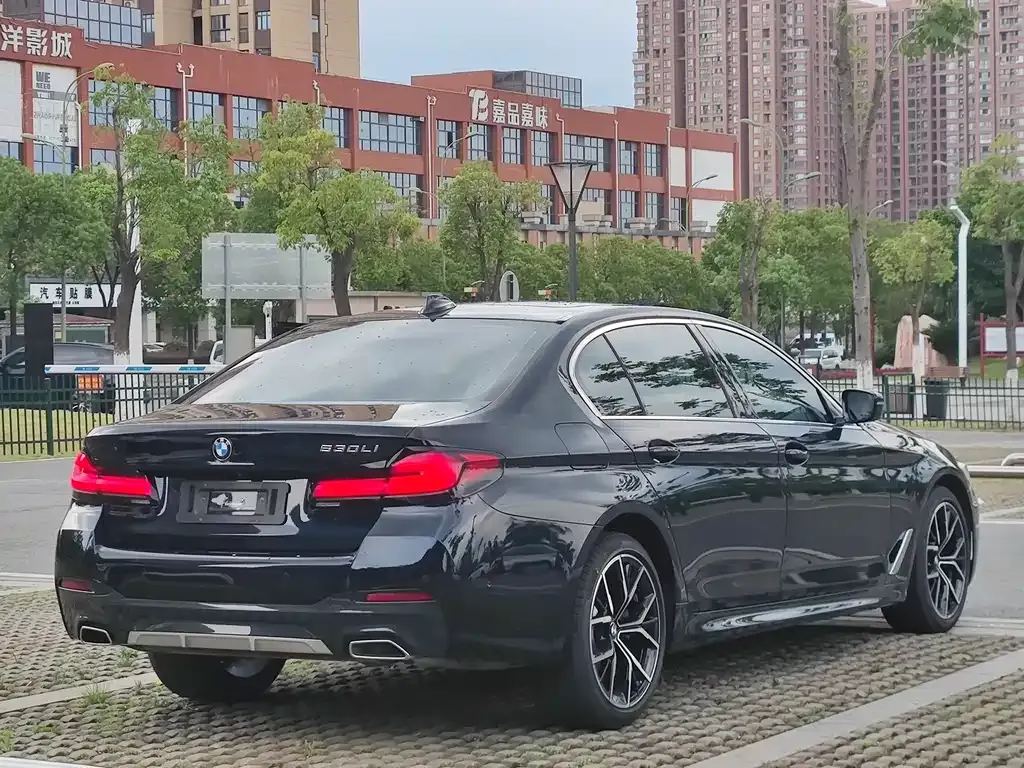 BMW 5 Series — фото 2