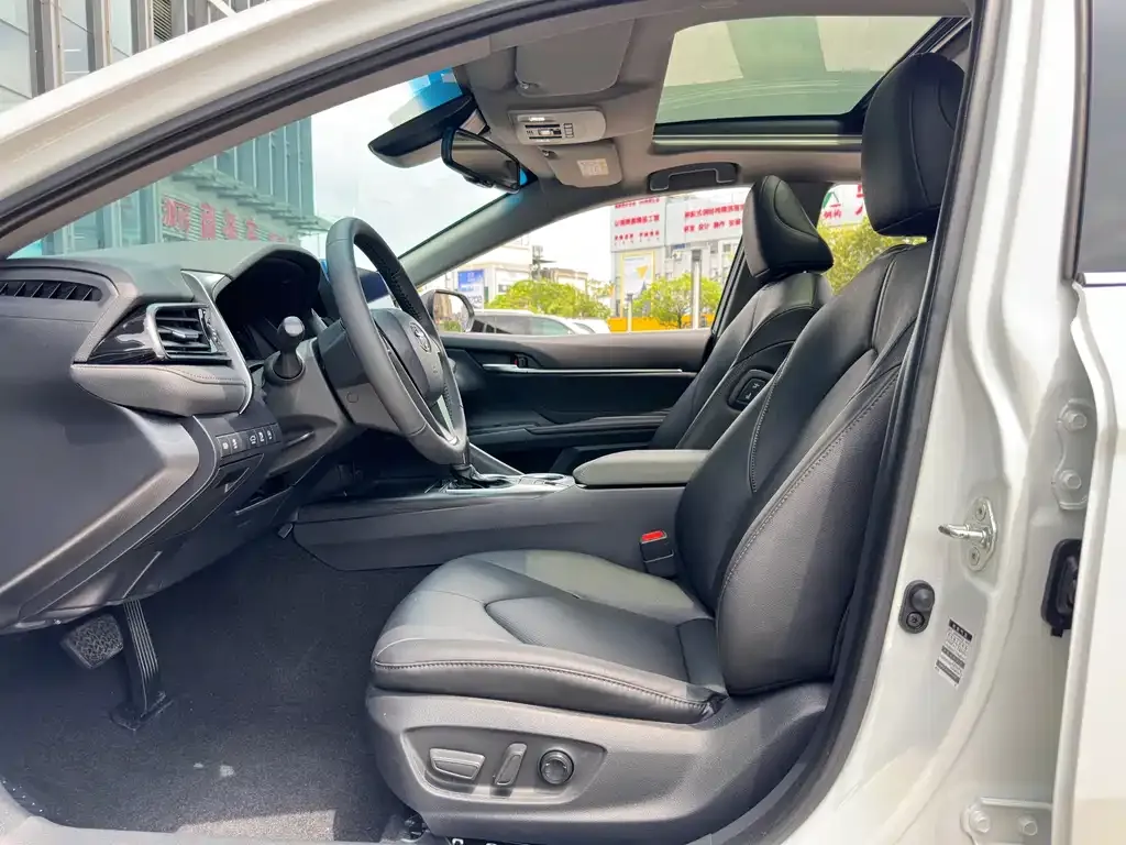 Toyota Camry 2021 из CN, фото 5