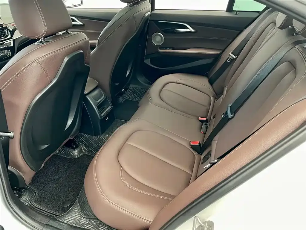 BMW 1 Series 2022 из CN, фото 4