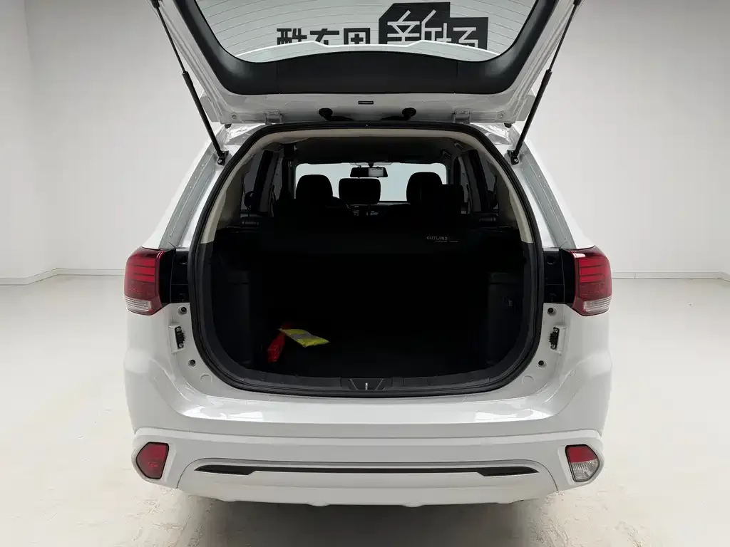 Mitsubishi Outlander 2021 из CN, фото 6