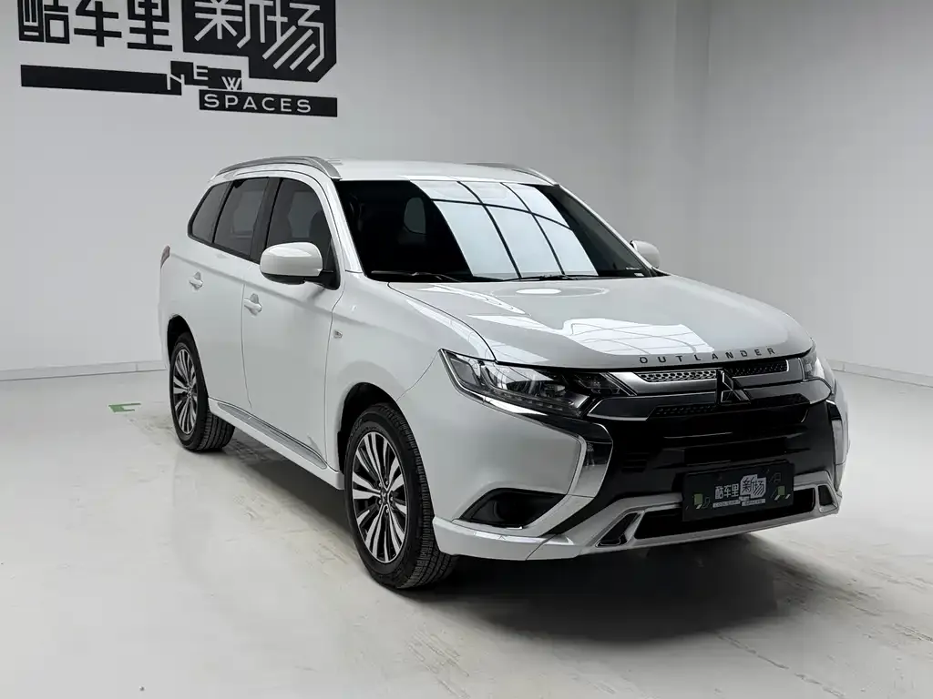Mitsubishi Outlander 2021 из CN, фото 10