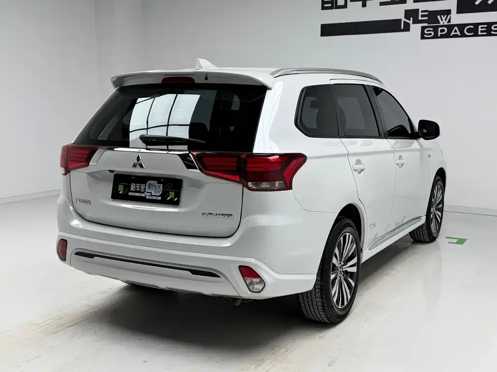 Mitsubishi Outlander 2021 из CN, фото 8