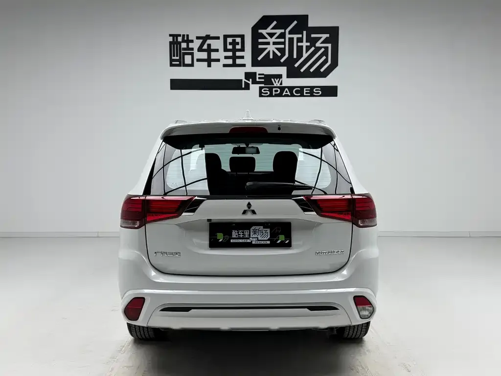 Mitsubishi Outlander 2021 из CN, фото 4