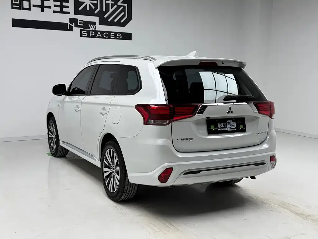 Mitsubishi Outlander 2021 из CN, фото 5