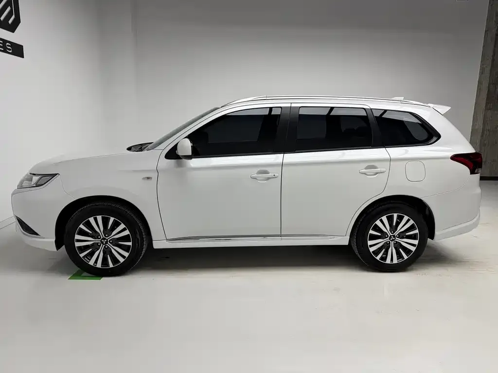 Mitsubishi Outlander 2021 из CN, фото 3