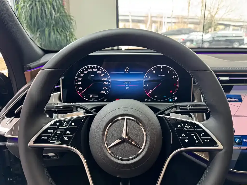 Mercedes-Benz E-Class — фото 5