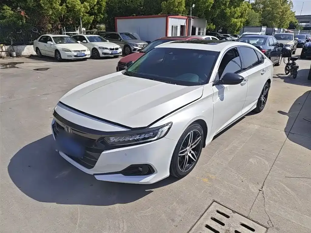 Honda Accord — фото 1