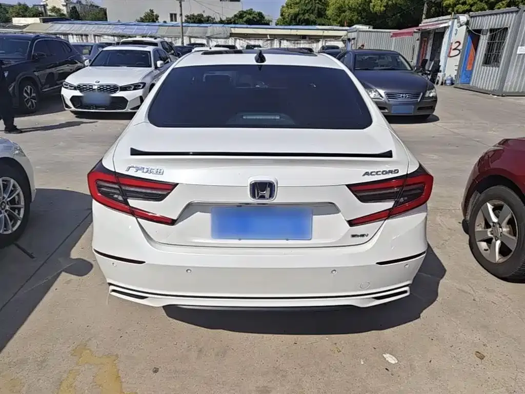 Honda Accord — фото 10