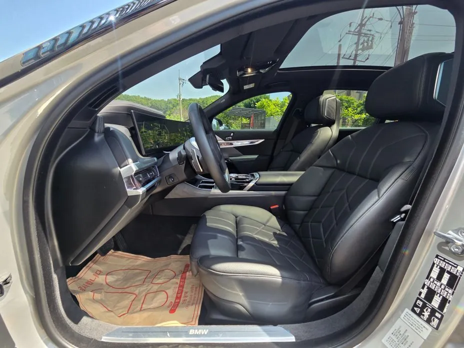 BMW 7-Series 2024 из KR, фото 2