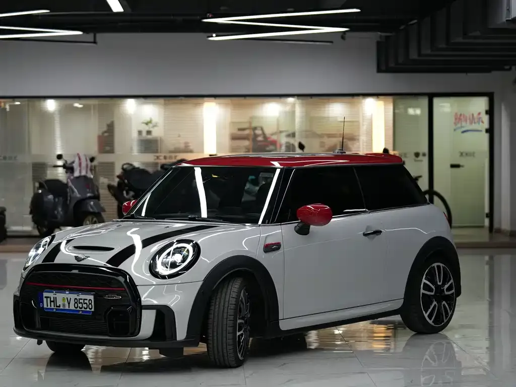 MINI JCW (John Cooper Works) — фото 1
