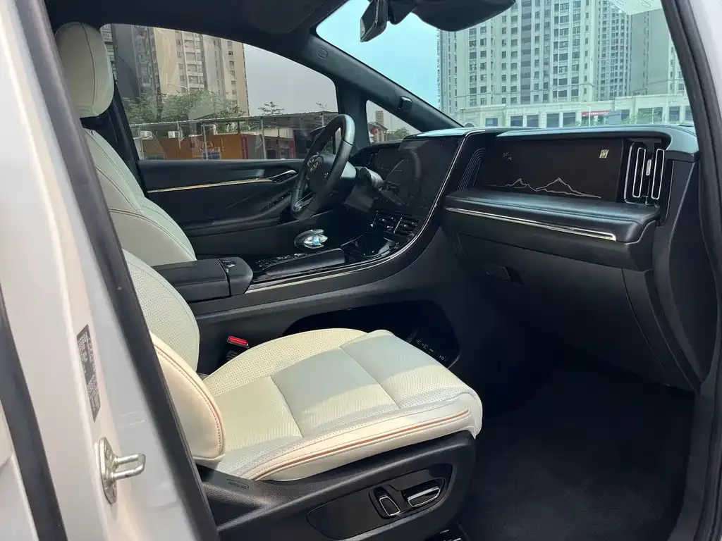 GAC Motor Trumpchi M8 — фото 8