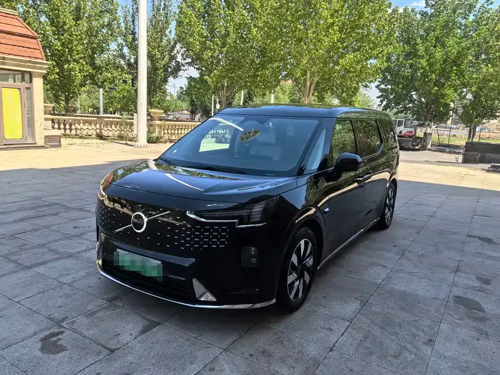 Volvo EM90