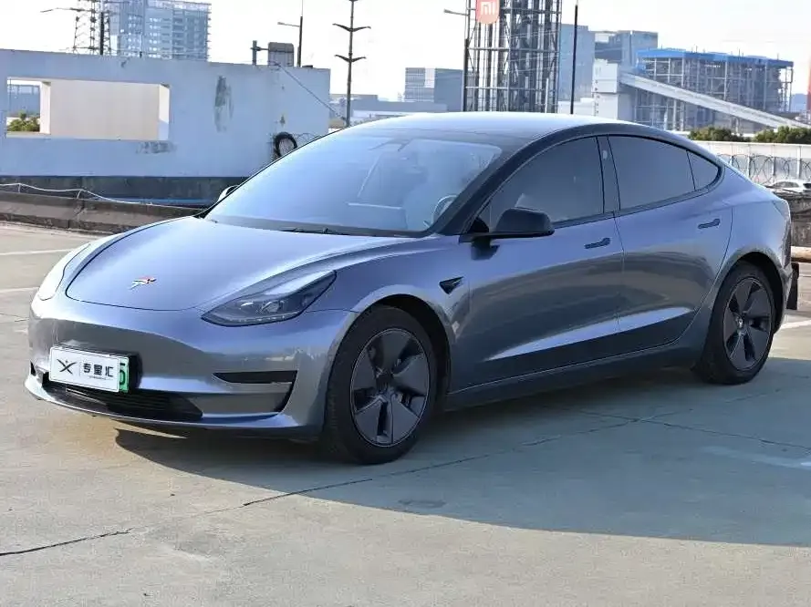Tesla Model 3 — фото 1