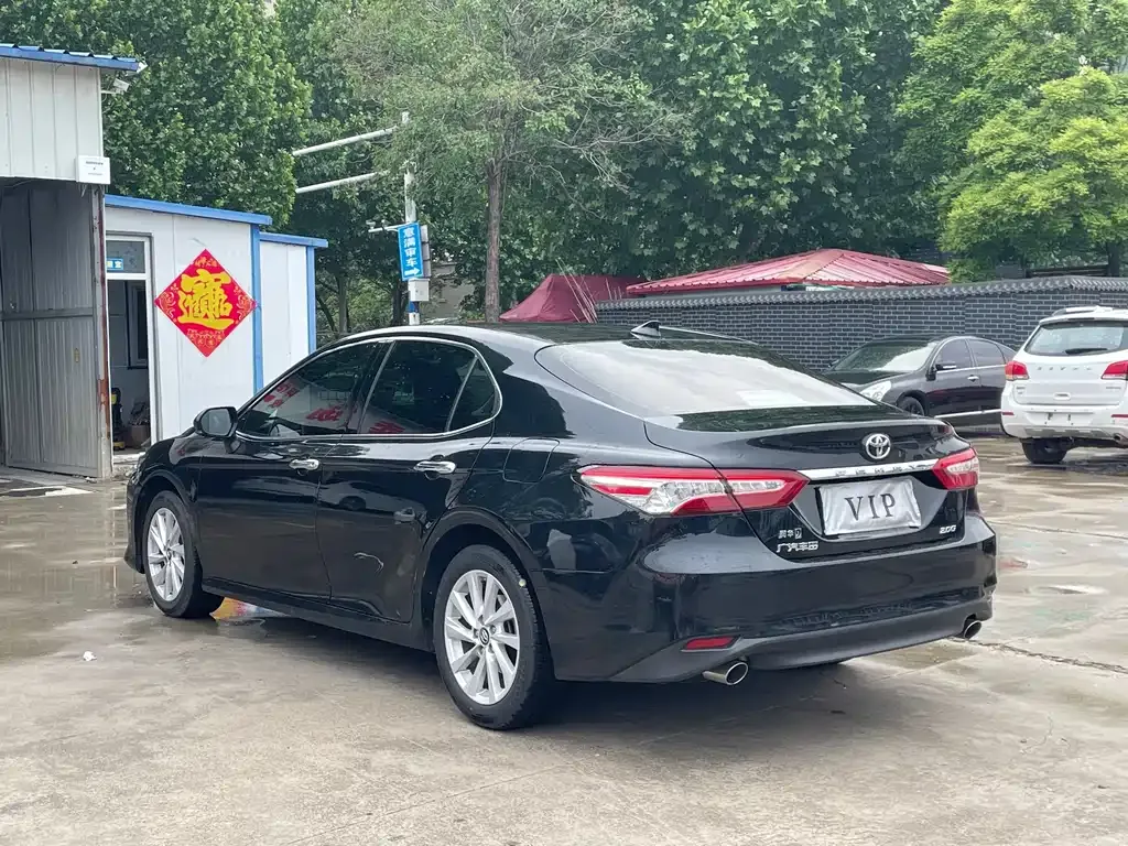 Toyota Camry — фото 10