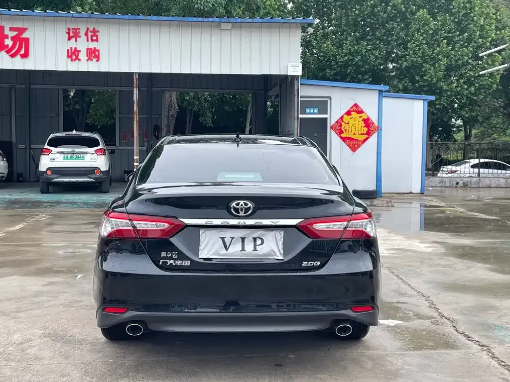 Toyota Camry — фото 9
