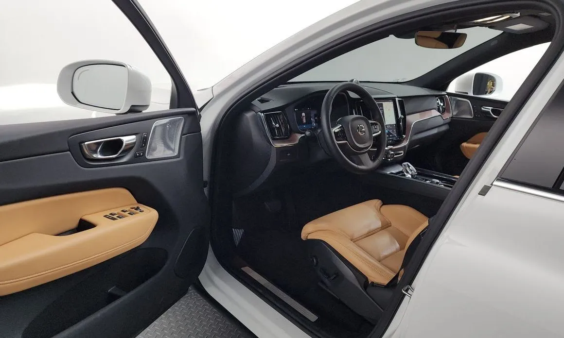 Volvo XC60 2025 из KR, фото 2